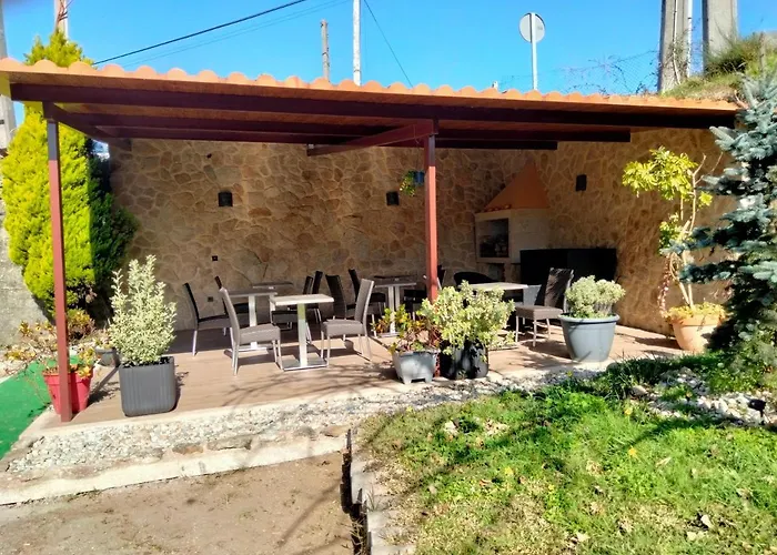 纽弗阿隆索旅馆 招待所 Bembribe